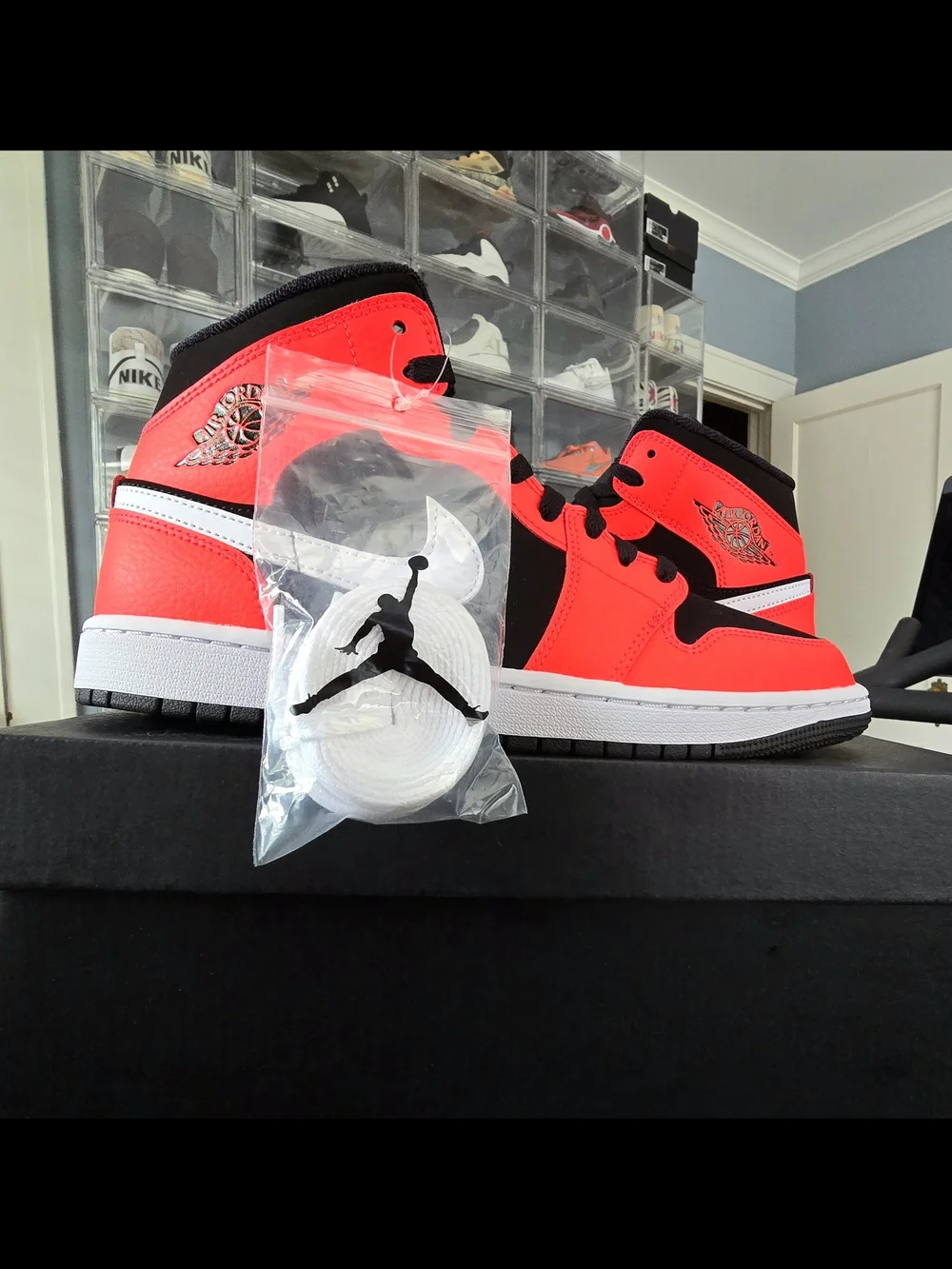 Air Jordan 1 Retro Mid Infrared 23